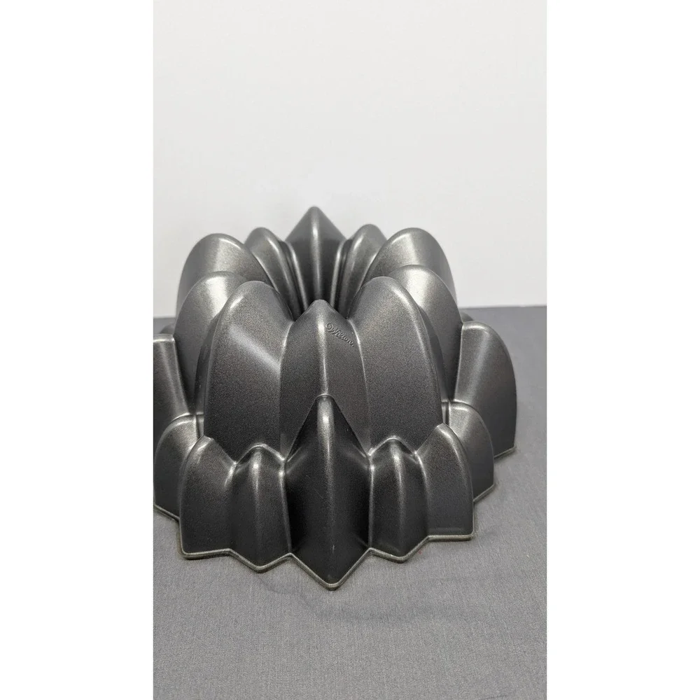 Wilton Dimensions Cascade Bundt Pan 2105-0550 10 Cup Cast Aluminum Bakeware